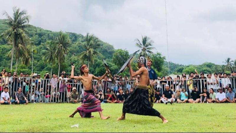 image Atraksi Budaya yang Digelar Jelang Festival Bau Nyale 2025